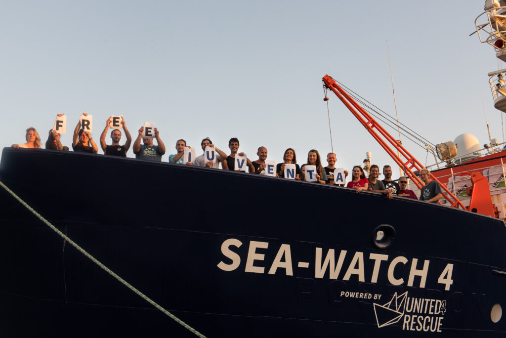 Die Crew der Seawatch 4 - Foto von Chris Grodotzki